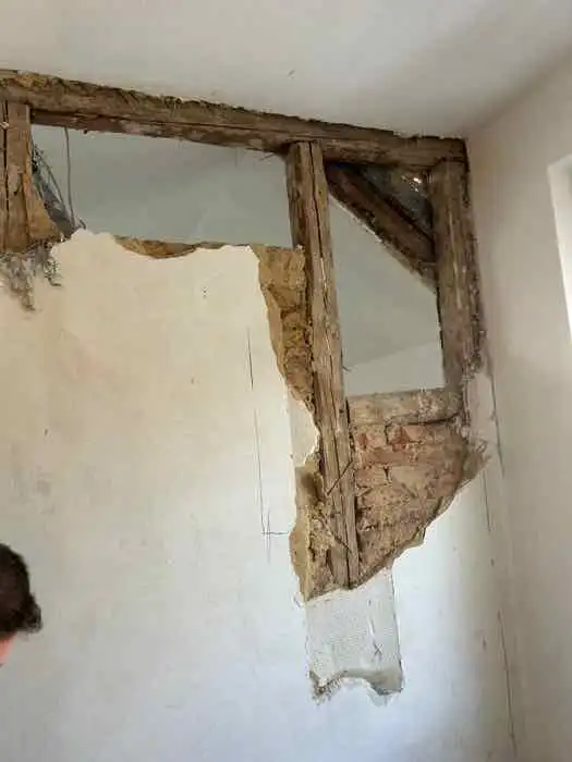 Innenraum während vorbereitender Rückbauarbeiten